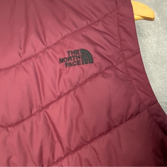 The North Face Women’s Tamburello 2 Vest. Deep Garnet Color. Women's’s Small. - Picture 5 of 8